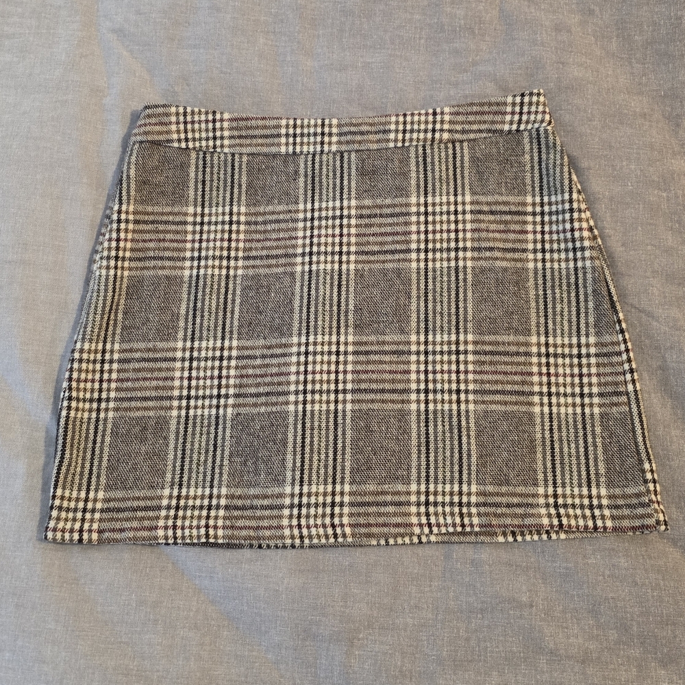 Elegant Checkered Mini Skirt - Black and White